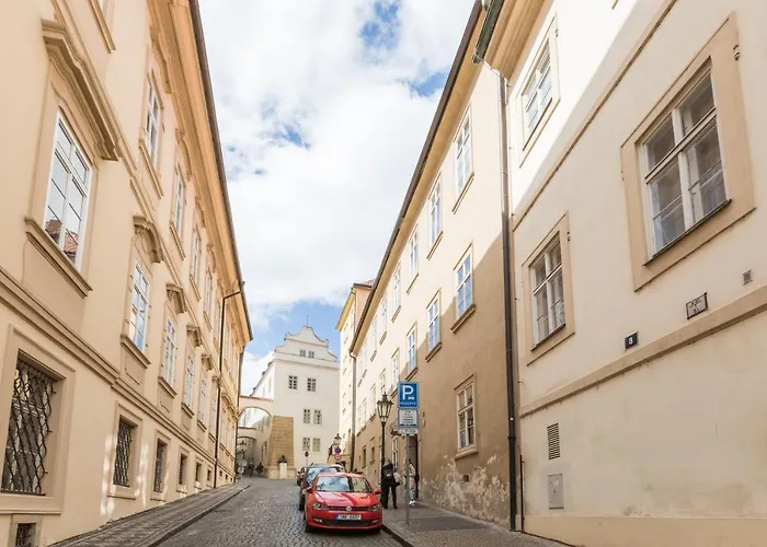 Apartment Thunovska 10